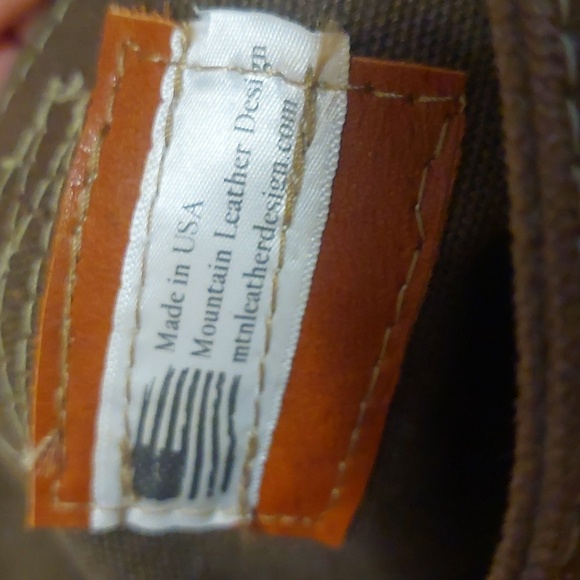 Mountain Leather Design Cross Body Bag - Picture 5 of 9